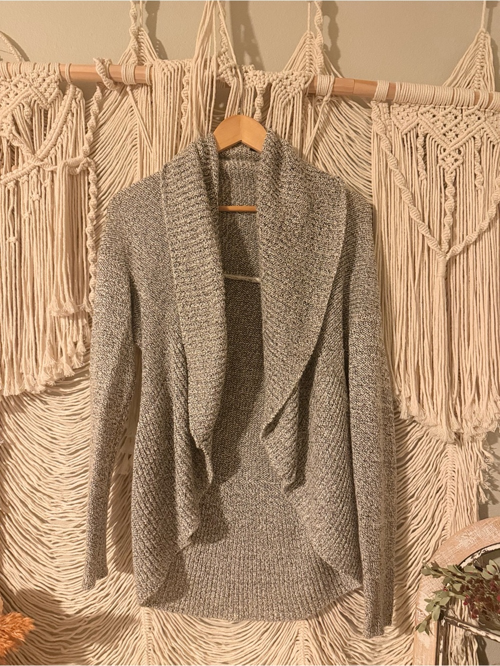 Apt. 9 gray & white speckled knit cardigan in a L